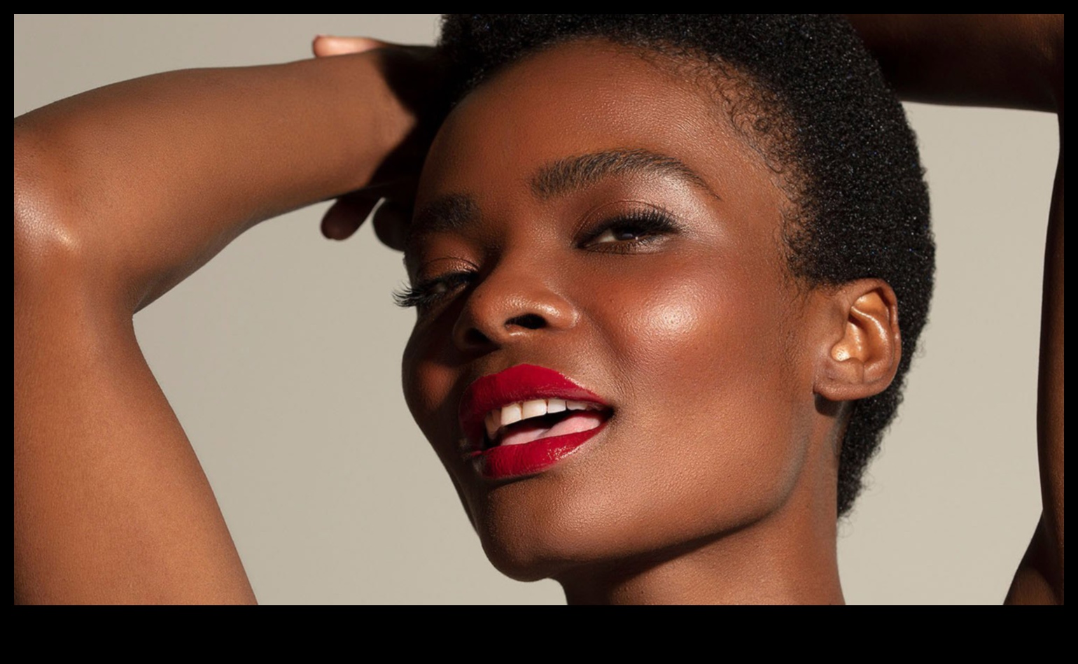 Το κραγιόν Faves The Celebrity Makeup Artists's Go-to Products for Every Skin Tone 3 Faves κραγιόν: Προϊόντα Go-To καλλιτεχνών μακιγιάζ διασημοτήτων