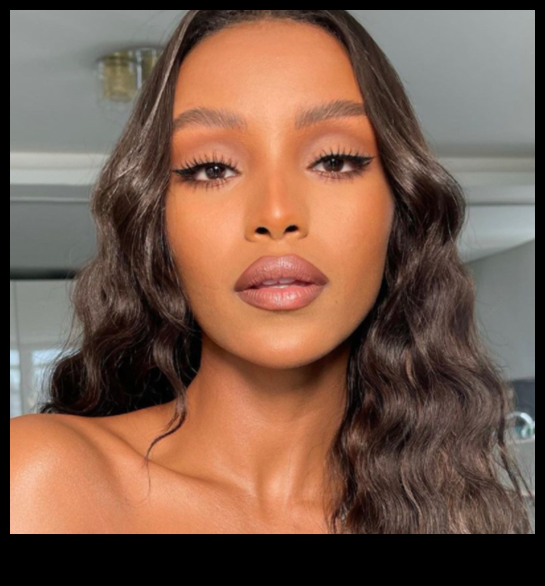 Η δύναμη των ουδέτερων για να επιτύχετε μια απαλή και φυσική εμφάνιση με το Eyeliner 2 The Power of Neutrals: Επιτυγχάνοντας μια απαλή και φυσική εμφάνιση με eyeliner