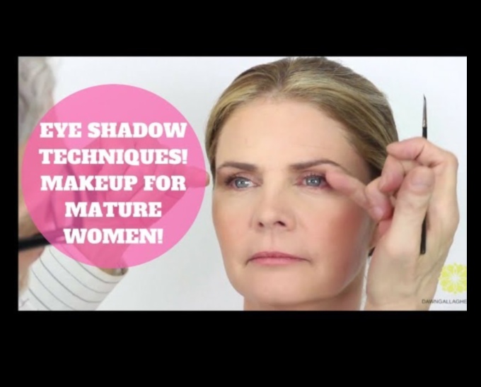 Glamming Up Your Eyes: Συμβουλές και κόλπα για μαγευτικό μακιγιάζ ματιών