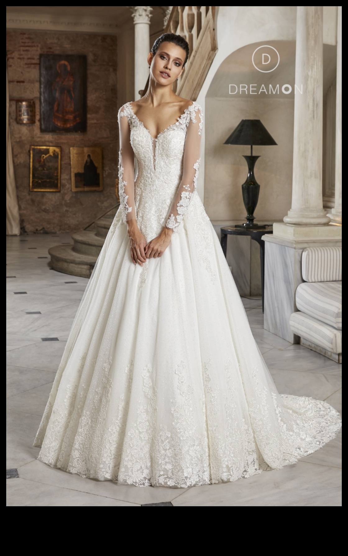 Dreamy Dresses The Epitome of Bridal Attire ExcellenceΜια ματιά στις τελευταίες τάσεις στα νυφικά φορέματα, από μινιμαλιστικές σιλουέτες μέχρι περίτεχνα φορέματα μπάλας. 3 Dreamy Dresses: The Epitome of Bridal Attire Excellence