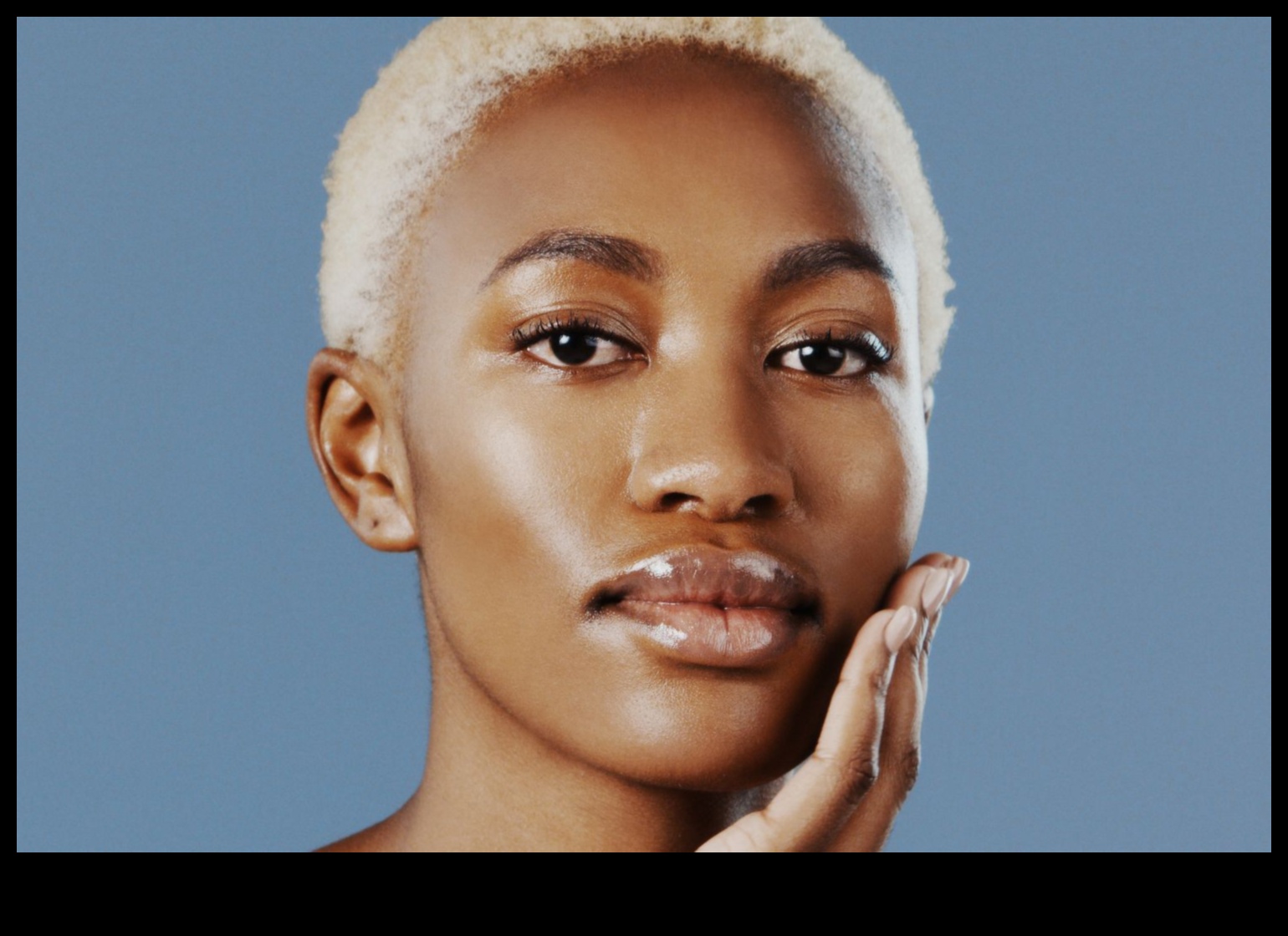 Glosses που εξοικονομούν χρόνο: Γρήγορες συμβουλές εφαρμογής για πολυάσχολα πρωινά