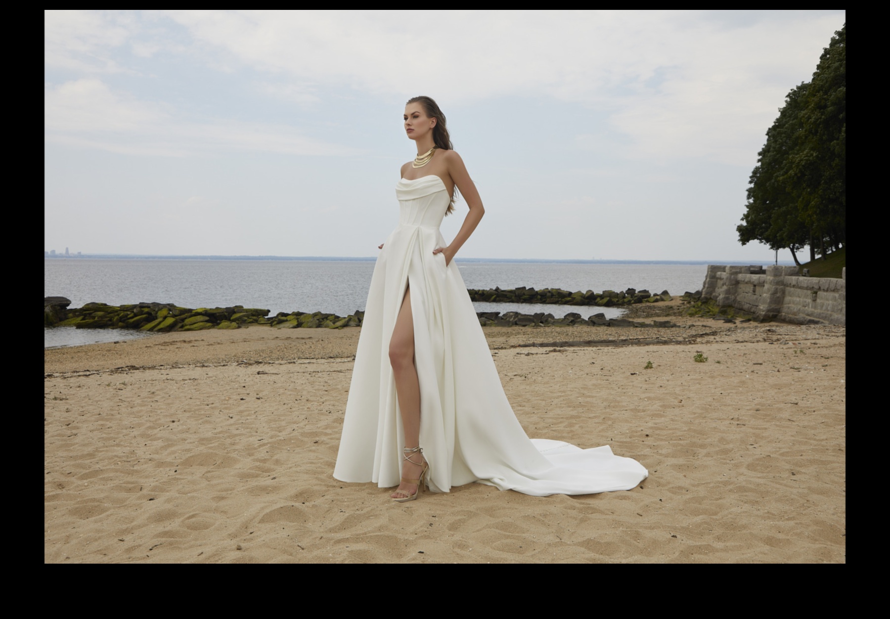 Timeless Whispers νυφικά για τη μοντέρνα νύφη 4 Timeless Whispers: Wedding Dresses Beyond Trends
