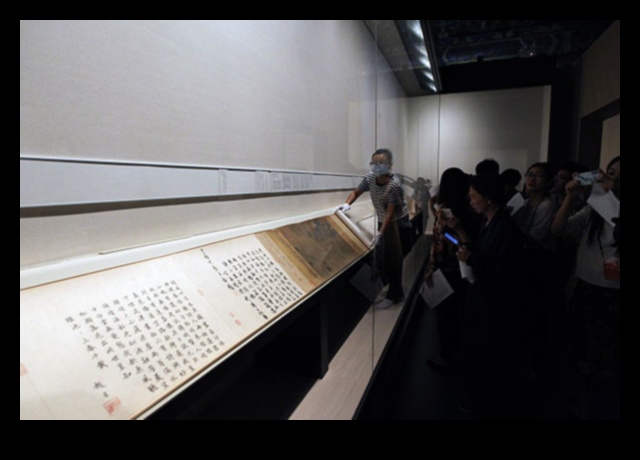 Sightseeing Scroll Ξετυλίγοντας τον καμβά των εικονικών προβολών 4 Sightseeing Scroll: Ξετυλίγοντας τον καμβά με εμβληματικές προβολές