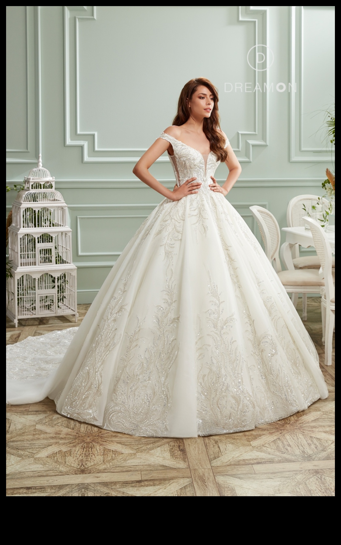 Dreamy Dresses The Epitome of Bridal Attire ExcellenceΜια ματιά στις τελευταίες τάσεις στα νυφικά φορέματα, από μινιμαλιστικές σιλουέτες μέχρι περίτεχνα φορέματα μπάλας. 1 Dreamy Dresses: The Epitome of Bridal Attire Excellence