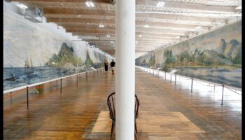 Sightseeing Scroll: Ξετυλίγοντας τον καμβά με εμβληματικές προβολές