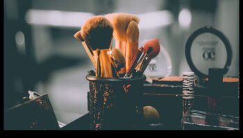 Εργαλεία που πρέπει να έχετε για ένα επαγγελματικό κιτ μακιγιάζ: Ανεβάζοντας το παιχνίδι ομορφιάς σας