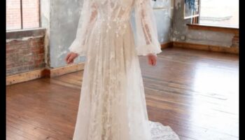 Chic Boho Bliss: Αβίαστη Bohemian Wedding Attire